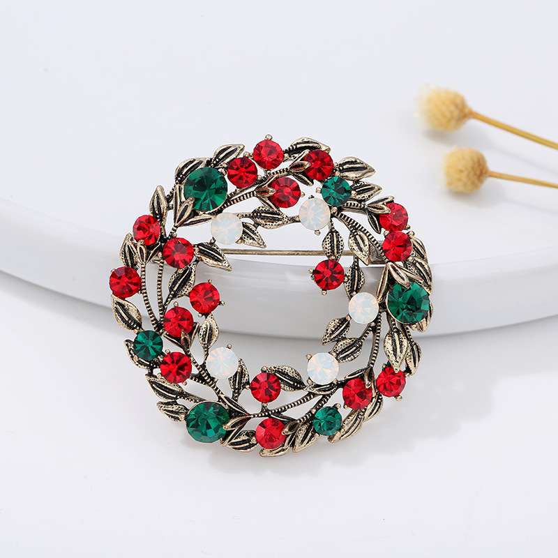 Christmas series jewelry brooc - огляд і ціна Embroidery Alphabet