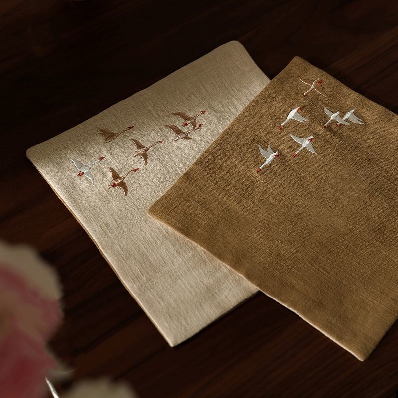 20x20cm Embroidered flying bir - огляд і ціна Embroidery Towel